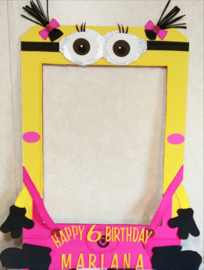 Minions photo booth - Minions booth frame